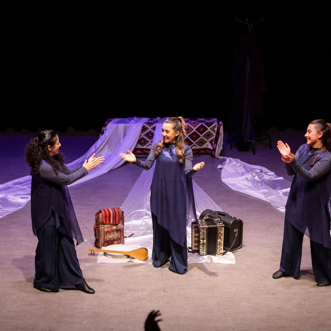 Drum / Saz Dance performance